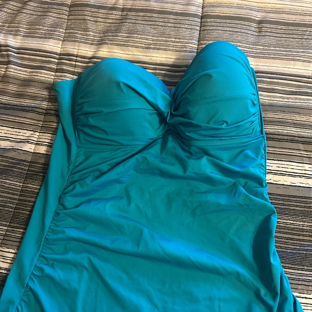 NWOT Women's Turquoise Swim top